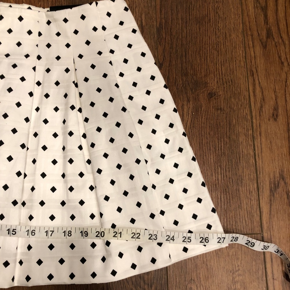 SOLD Banana Republic White and Black Diamond Skirt - Picture 2 of 8